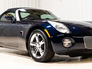 Used 2007 Pontiac Solstice Convertible w/ Premium Package image 1