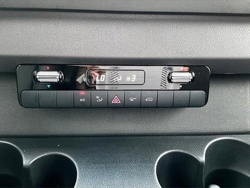 Used 2025 Mercedes-Benz Sprinter 2500 image 17