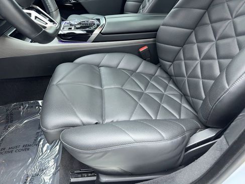 Used 2023 BMW 740i image 38