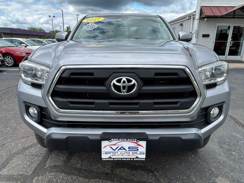 Used 2017 Toyota Tacoma SR5 w/ Tow Package AWD/4WD image 2