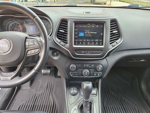 Used 2019 Jeep Cherokee Trailhawk image 11
