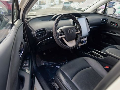 Used 2017 Toyota Prius Prime Premium image 16