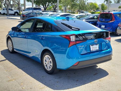 Used 2022 Toyota Prius LE image 3
