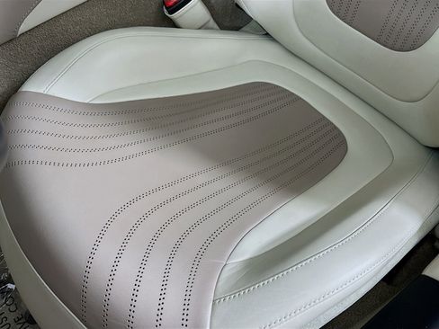 Used 2017 Aston Martin DB11 V12 RWD image 25
