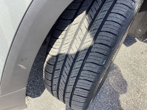 Used 2024 GMC Terrain SLT w/ LPO, Floor Liner Package AWD/4WD image 8
