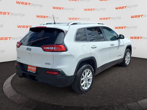 Used 2016 Jeep Cherokee Latitude w/ Cold Weather Group AWD/4WD image 5