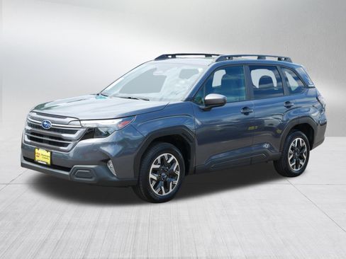 Used 2025 Subaru Forester Premium AWD/4WD image 3