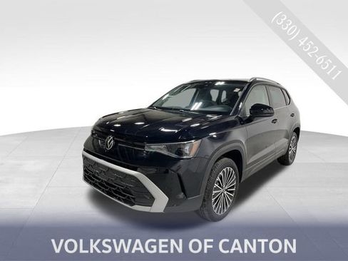 New 2026 Volkswagen Taos SE FWD image 1