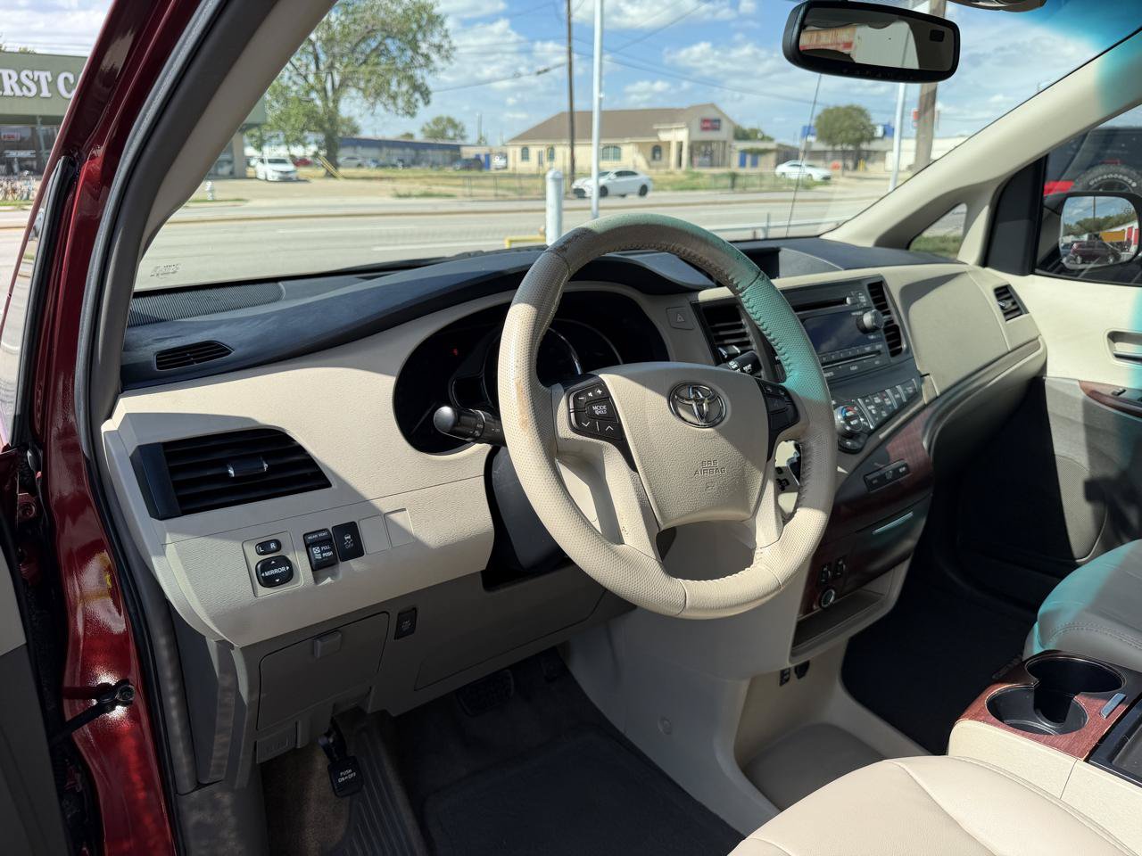 Used 2012 Toyota Sienna XLE FWD image 9