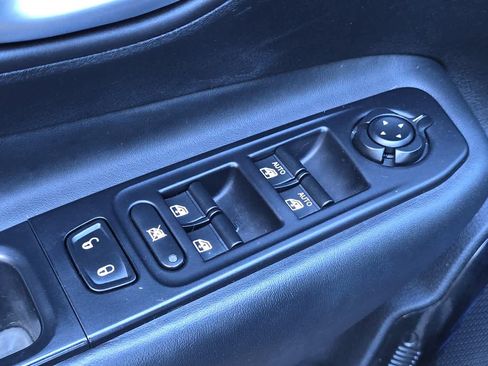 Used 2017 Jeep Renegade Altitude AWD/4WD image 13