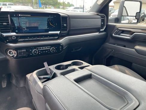Used 2025 Chevrolet Silverado 2500 LT AWD/4WD image 19