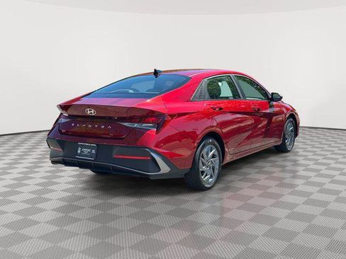 Used 2024 Hyundai Elantra SEL FWD image 3