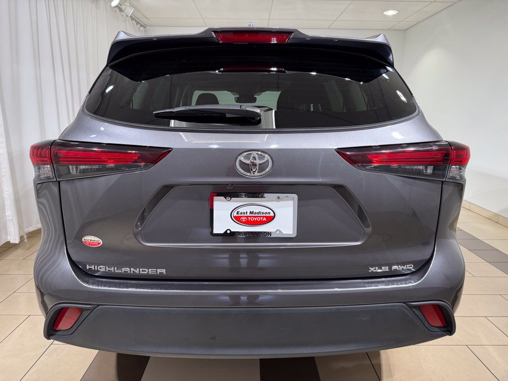 Used 2025 Toyota Highlander XLE AWD/4WD image 4