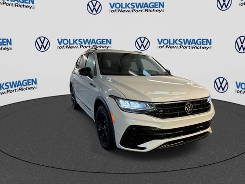 Used 2024 Volkswagen Tiguan SE R-Line FWD image 16