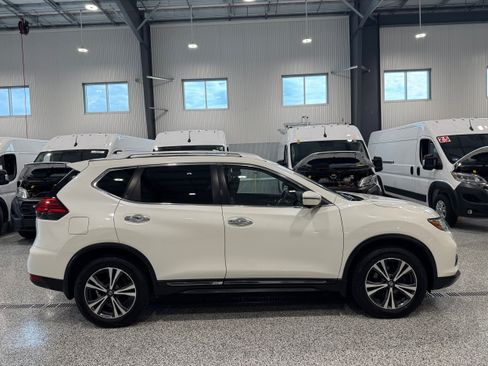 Used 2017 Nissan Rogue SL w/ SL Premium Package AWD/4WD image 3