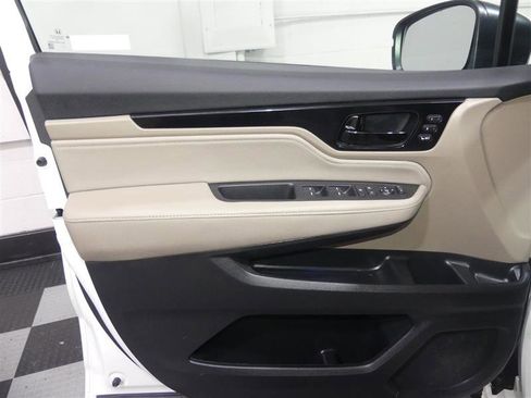 Used 2023 Honda Odyssey Touring image 18