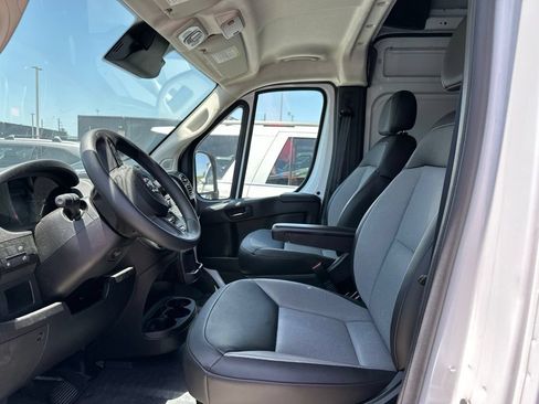 Used 2026 RAM ProMaster 2500 w/ Convenience Group FWD image 4