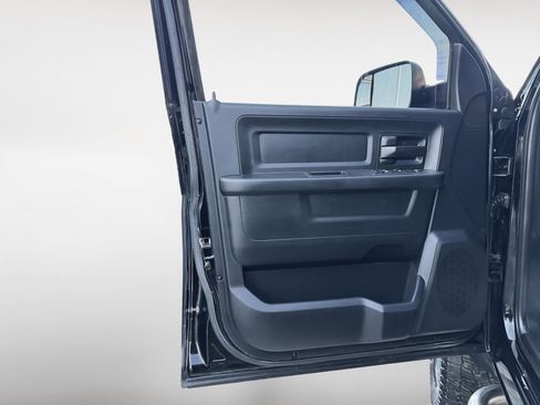 Used 2013 RAM 2500 Tradesman w/ Chrome Appearance Group image 13