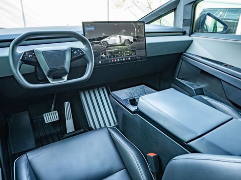 Used 2024 Tesla Cybertruck AWD Crew Cab image 28