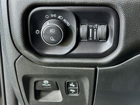 Used 2025 RAM 1500 Laramie image 17