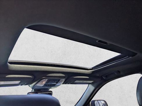 Used 2017 Dodge Durango R/T w/ Technology Group image 19