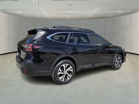 Used 2022 Subaru Outback Limited XT image 3