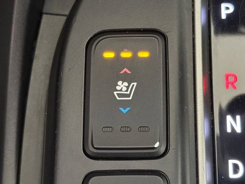 Used 2018 Hyundai Santa Fe Sport image 32