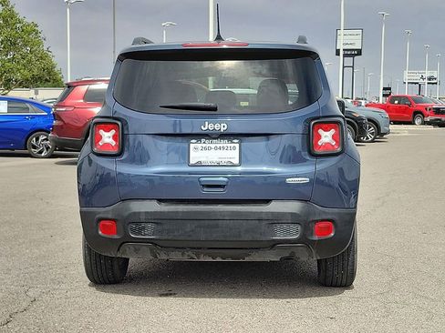 Used 2021 Jeep Renegade Latitude FWD image 9