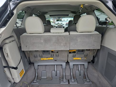 Used 2011 Toyota Sienna XLE FWD image 8