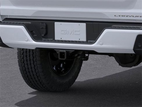 New 2026 GMC Canyon Denali image 14