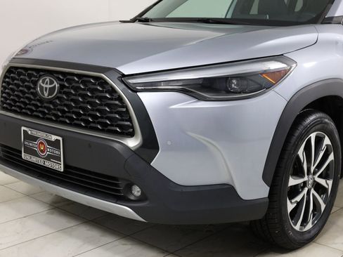Used 2022 Toyota Corolla Cross XLE FWD image 44