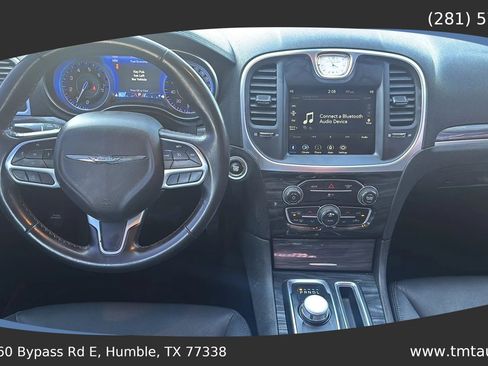 Used 2021 Chrysler 300 Touring w/ Sport Appearance Package RWD image 7