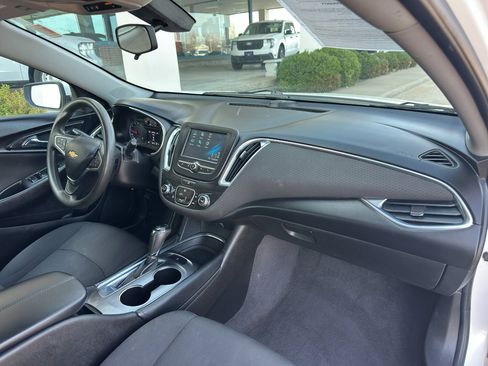 Used 2018 Chevrolet Malibu LT image 25