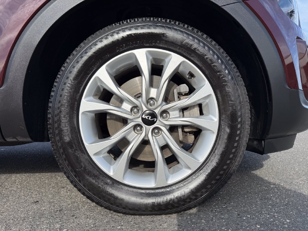 Used 2022 Kia Telluride LX FWD image 9
