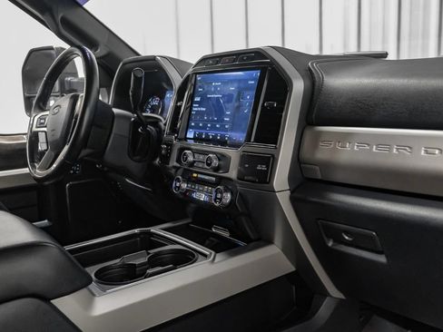 Used 2022 Ford F250 Lariat w/ Black Appearance Package AWD/4WD image 12