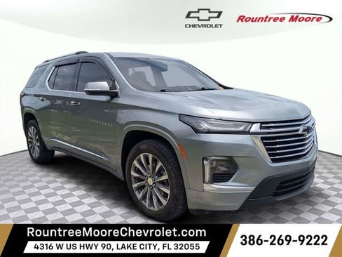 Used 2023 Chevrolet Traverse Premier FWD image 1