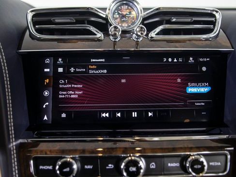 Used 2021 Bentley Bentayga image 32