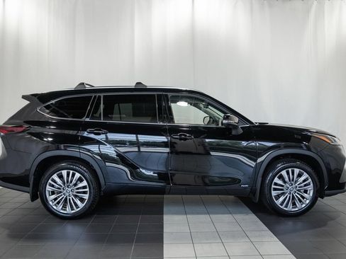 Used 2026 Toyota Highlander Platinum AWD/4WD image 3