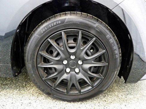 Used 2022 Toyota Corolla LE FWD image 21