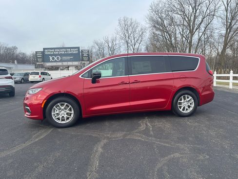 New 2026 Chrysler Pacifica Select image 6