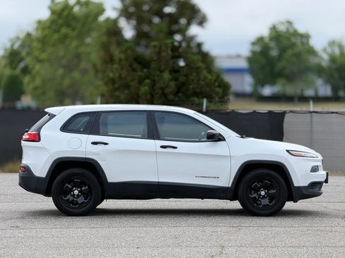 Used 2016 Jeep Cherokee Sport w/ Cold Weather Group AWD/4WD image 7