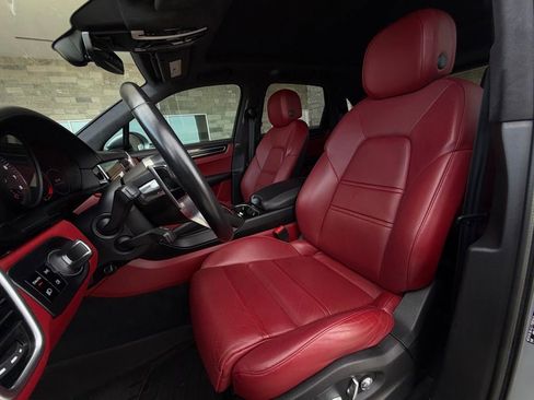 Used 2021 Porsche Cayenne GTS AWD/4WD image 4