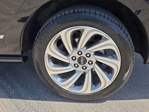 Used 2024 Lincoln Navigator Reserve AWD/4WD image 11