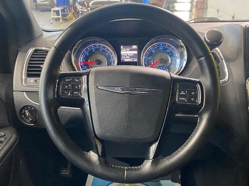 Used 2015 Chrysler Town & Country S image 17