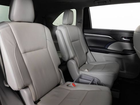 Used 2019 Toyota Highlander Limited Platinum AWD/4WD image 28