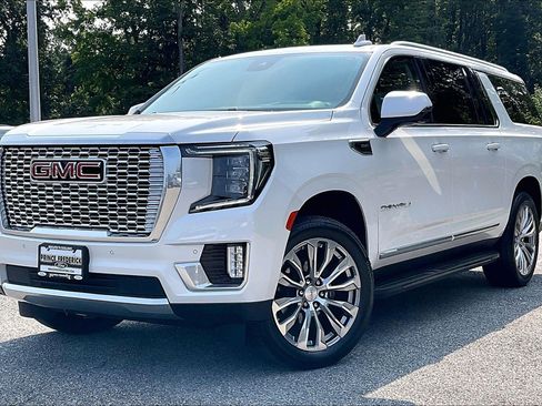 Used 2023 GMC Yukon XL Denali w/ Max Trailering Package AWD/4WD image 3
