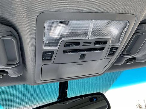 Used 2016 Toyota Camry XSE image 31