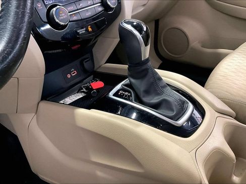 Used 2020 Nissan Rogue SV FWD image 11