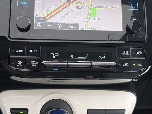 Used 2017 Toyota Prius Four image 28