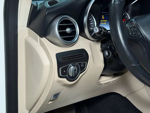 Used 2019 Mercedes-Benz GLC 300 GLC 300 Sport Utility 4D image 38